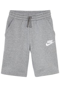 Grå bomullsshorts med elastisk midjeband och dragsko, med sidofickor och en vit Nike-logotyp på vänster ben.