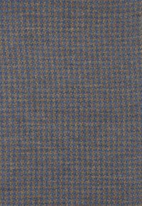 Tissu présentant un motif pied de poule en bleu et marron. Le matériau a une texture tissée, offrant une finition douce et durable.