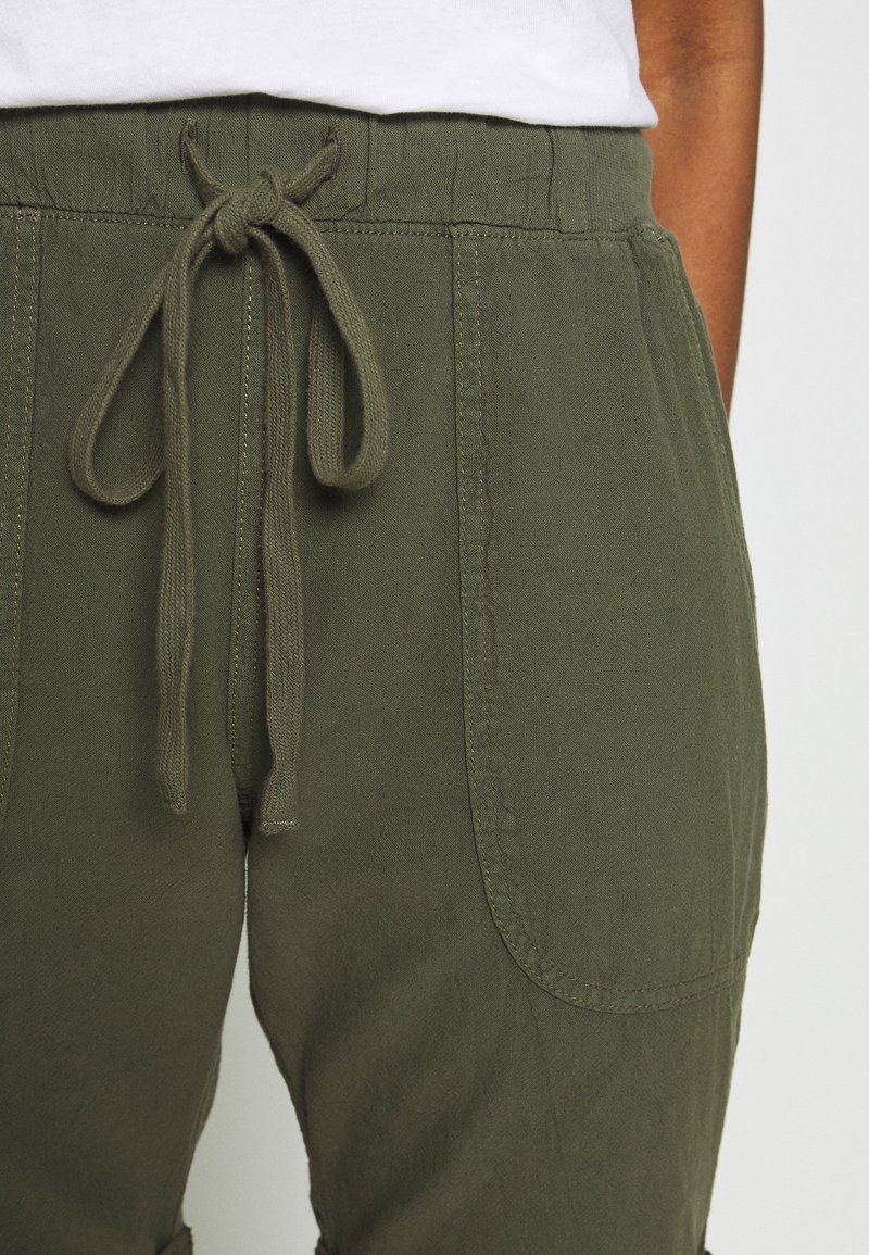 Damen Kleider | Kaffe KANAYA Shorts grape leaf/grün - II45369 Damen Kleider | Kaffe KANAYA Shorts grape leaf/grün - II45369