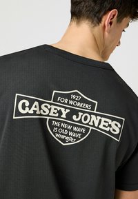 Wrangler Camiseta estampada - faded_black