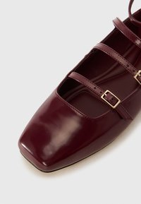 ALDO NELTA - Baleriinad - red
