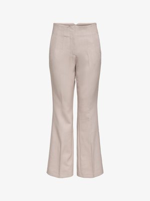Bež hlače za ženske z visokim pasom in ravnimi hlačnicami ter subtilnimi navpičnimi šivi na belem ozadju.