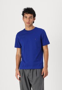 Tommy Hilfiger - SEASONAL SOLID TEE - Basic T-shirt - wedge blue Thumbnail Image 1