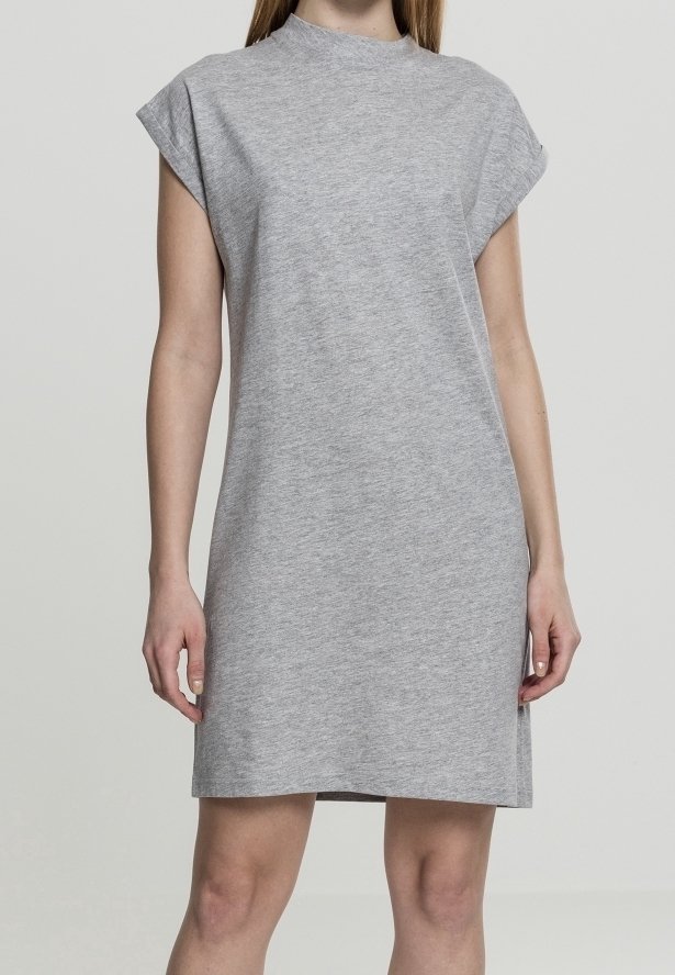 Robe en coton gris avec un col montant et des manches courtes. Silhouette simple et droite sans motifs ni embellissements visibles.