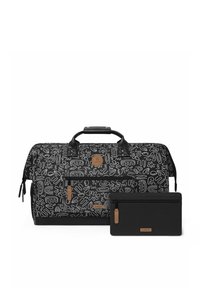 Sac de sport noir avec des motifs linéaires abstraits blancs et une pochette noire détachable. Comprend des accents en cuir sur les poignées et un patch logo.