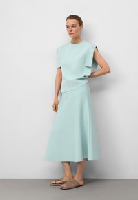 ADOLFO DOMINGUEZ - T-shirt z nadrukiem