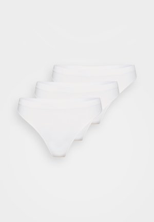 Drei Paar weiße Baumwoll-Tangas mit einer glatten Textur, weichem Bund und ohne sichtbare Muster oder Akzente.