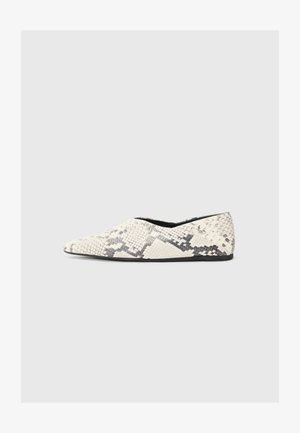 CLOSED Ballet pumps - ivory