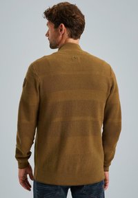 PME Legend Vesta na kopčanje - otter