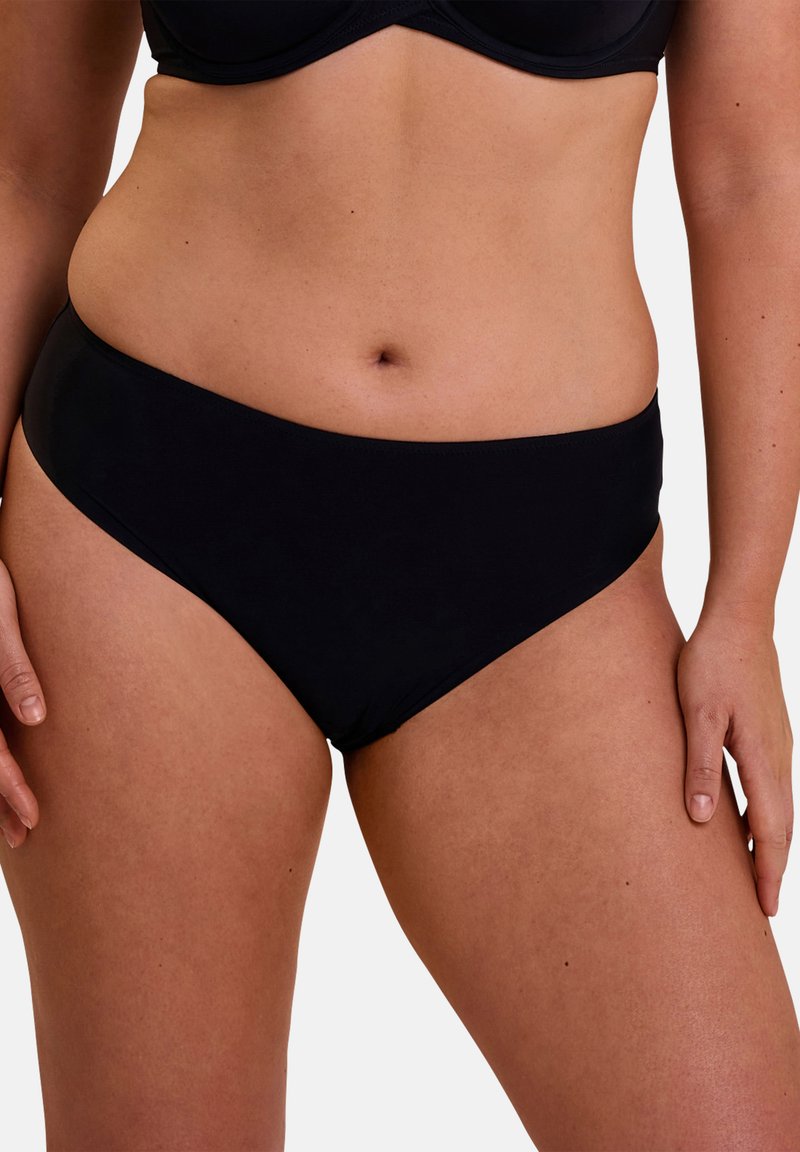 Bas de bikini noir avec une texture lisse, arborant une taille mi-haute et un design minimaliste, mettant en avant des lignes épurées et sans motifs visibles.