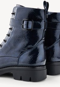 Tamaris Stivaletti con plateau - navy patent