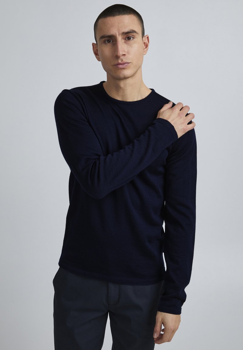 Casual Friday - CFKENT MERINO CREW NECK KNIT - Strickpullover - navy, Vergrößern