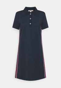 Marinblå polo klänning med krage, tre knappslå, korta ärmar och kontrasterande sidostraffar i rött och vitt. Texturerat tyg.