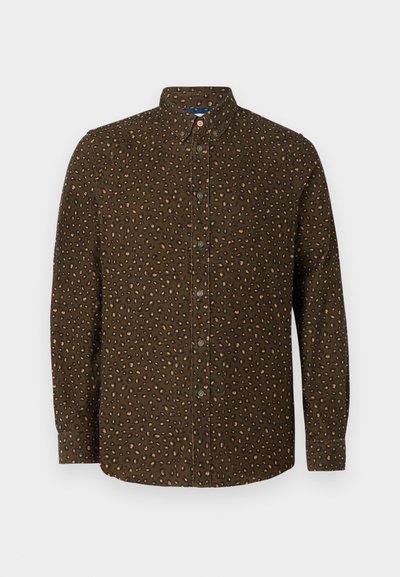 Chemise à manches longues avec boutons, base marron foncé et petits motifs irréguliers de couleur marron clair répartis sur toute la surface.