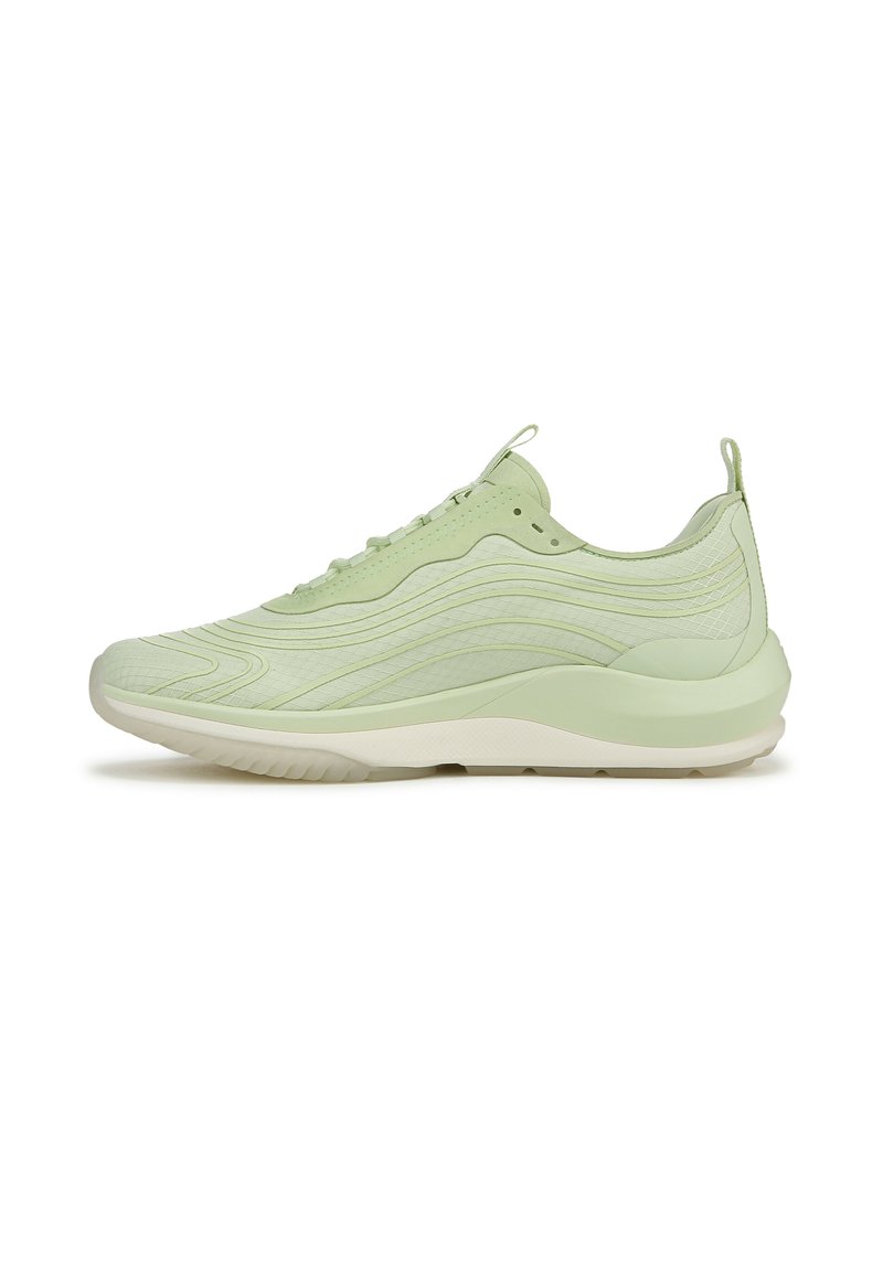 Scarpa sportiva di colore verde chiaro con superficie testurizzata, dettagli di design ondulati, tallone rinforzato e suola leggera. Presenta chiusura con lacci.