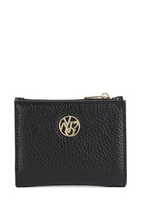 Portafoglio in pelle nera strutturata con un accento in oro. Presenta una chiusura con zip e una forma rettangolare, progettato per carte e contante.