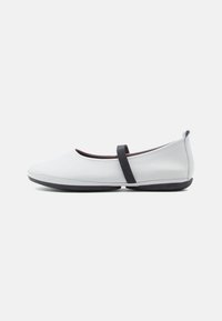 Unselected, gobi tonic/isla