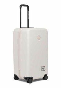 Weißer Hartschalenkoffer mit einem schwarzen Teleskopgriff und Rollen. Verfügt über ein Diamantdetail und einen Reißverschlussverschluss an der Seite.