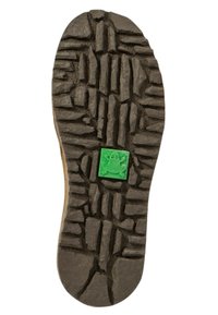 Suela de zapato de goma negra con un patrón de agarre texturizado y un logo de rana verde en el centro. Duradera, diseñada para ofrecer tracción y estabilidad.
