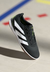 adidas Performance PREDATOR CLUB IN SALA - Dvoranske nogometne kopačke - core black/footwear white/lucid lemon