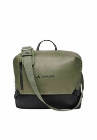 Bolso mensajero verde y negro con acabado texturizado, correa para el hombro ajustable, asa superior, bolsillo con cremallera y detalle del logo en la parte frontal.