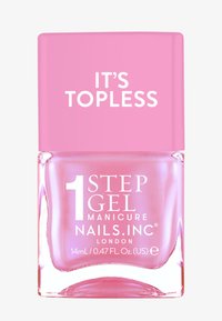 Nails Inc. 1 Step Gel nagellak in een doorzichtige fles; lichtroze dop met witte tekst "IT'S TOPLESS" en productdetails op de voorkant.
