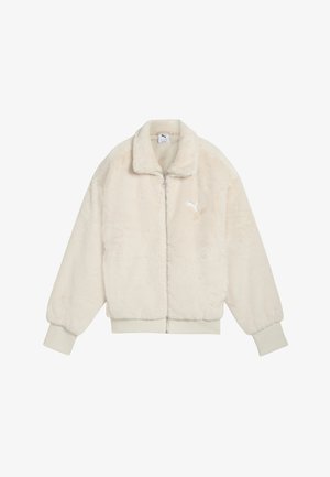Faux fur jakke i cremefarvet, med lynlås foran, ståkrave, ribbede manchetter og en lille logoaccents på brystet. Blød tekstur og boxy form.