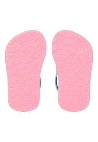 Rosa blommönstrad sula på flip-flops, med en strukturerad yta och ljusblå remmar. Designen är lätt med en slät finish.