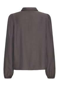 Langærmet mørkegrå bluse med subtil tekstur, samlet manchetter, rynkede skuldre og klassisk krave vist fra ryggen.