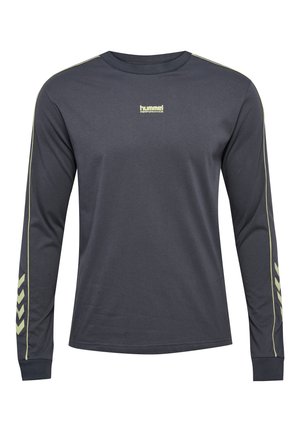 Czarny t-shirt z długim rękawem, okrągłym dekoltem, z akcentami w jasnoszarym kolorze na ramionach oraz wzorami w kształcie chevronu na rękawach.