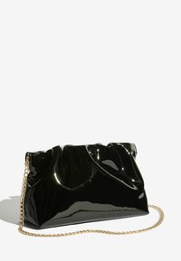 Nevybráno, black patent