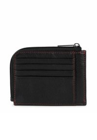 Portafoglio in pelle nera con cuciture rosse, dotato di chiusura con zip e numerosi slot per carte su un lato. Texture liscia, design compatto.