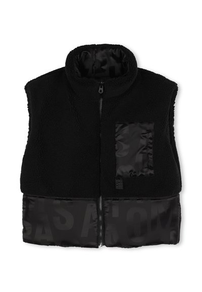 Zwarte vest met rits aan de voorkant, met een bovenkant van textuurfleece en een gladde stoffen onderkant. Inclusief een klein borstzakje met een matte print.