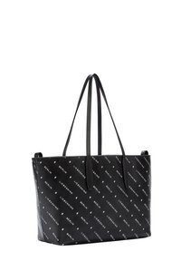 Borsa tote nera realizzata in materiale sintetico testurizzato, con modelli di logo bianchi. Due spallacci lunghi per il trasporto, design con apertura superiore.