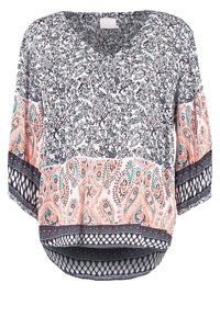 Blusa ligera y con estampado, con escote en V, mangas 3/4, acentos de paisley en azul marino y coral, y ribete en forma de concha.