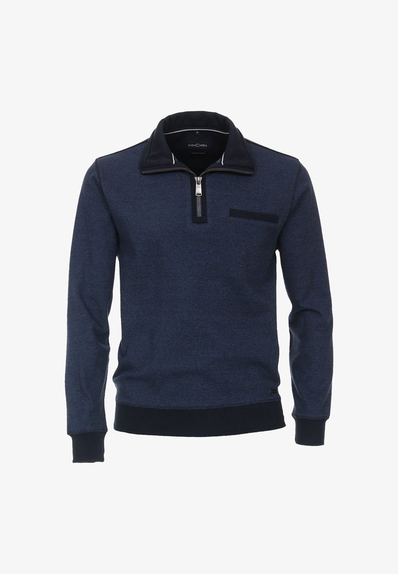 Pullover blu navy con colletto alto, chiusura con zip e tasca sul petto. Realizzato in tessuto morbido con polsini e orlo a coste.