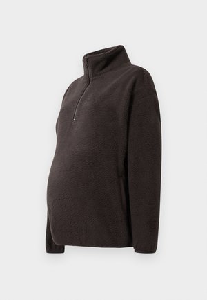 Pulôver de fleece castanho escuro com colarinho alto, fecho de meio zíper à frente e bolsos laterais. Textura suave e ajuste descontraído, adequado para uso durante a maternidade.