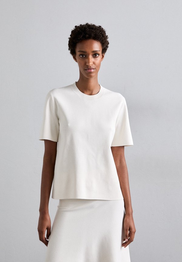 PHOEBE - Basic T-shirt