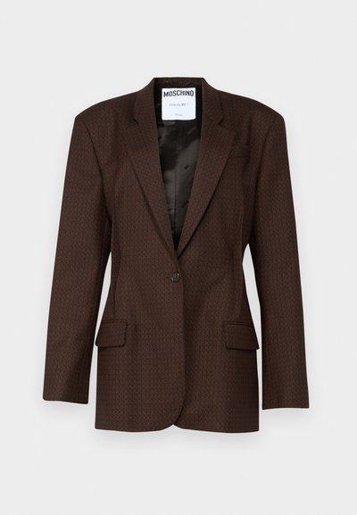 Pruun mustriga bleiser tekstureeritud kangast, kus on ühe nööpiga kinnitamine, teravad kaelused ja kaks eesmist taskut. Must vooder on nähtav.