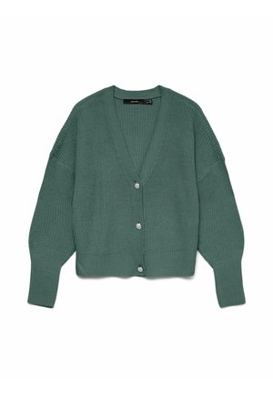 Cardigan en maille verte avec profond col en V, manches longues bouffantes, poignets et ourlet côtelés, et trois boutons décoratifs sur le devant.