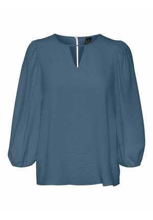 Sininen pitkähiha pusero, jossa on kerätyt pussihihaiset hihat ja pieni V-muotoinen lovi pyöreässä pääntiessä, takana nappikiinnitys.