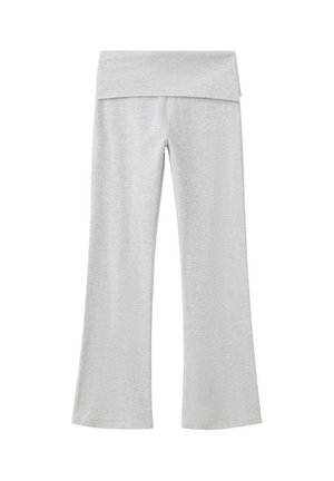 Pantalon gris clair à jambes larges avec une taille haute repliée, en tissu doux et extensible.