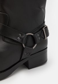 Steve Madden ANVIL - Škornji v kavbojskem/motorističnem slogu - black