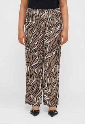 Breddebeinte bukser i et brunt, svart og hvitt abstrakt zebra-mønster, med elastisk midjebånd og en flytende, glatt tekstur.