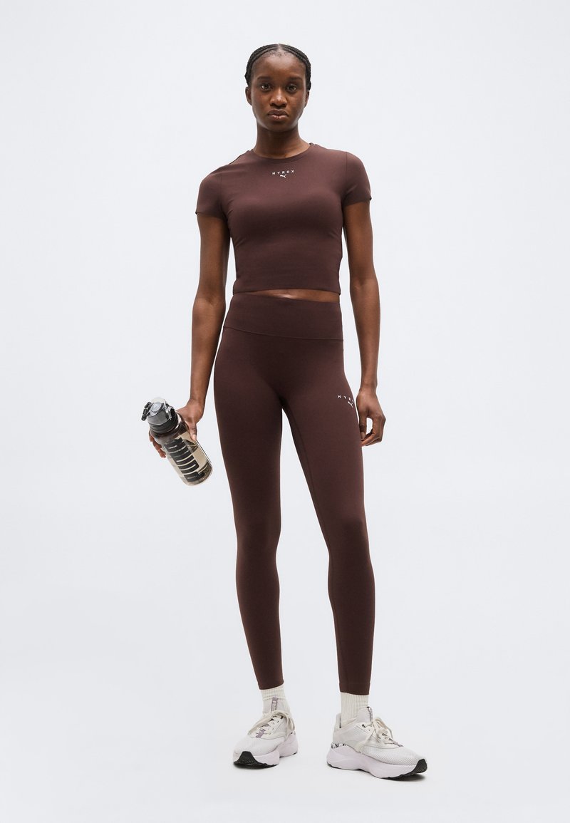 PUMA X HYROX SHAPELUXE CROP - Sportovní tričko - chocolate brown