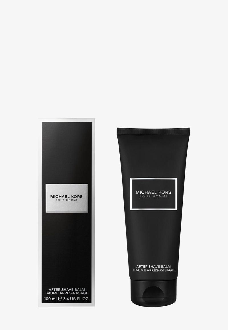 Michael Kors After Shave Balsam in einer mattschwarzen Tube; mit weißem Logo und Text. Begleitet von einer schwarz-weißen rechteckigen Verpackung.