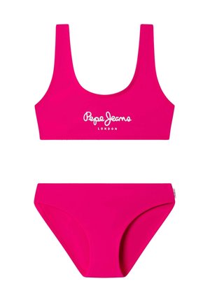 Costume da bagno due pezzi rosa acceso con spalline larghe e logo "Pepe Jeans London" sul top, caratterizzato da uno slip bikini a vita alta.