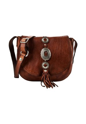 Bruine leren crossbodytas met verstelbare band, zilverkleurige sierconchos en een leren kwastdetail op het voorspat.