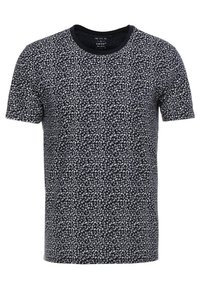 Námořnická modrá bavlněná tričko s krátkým rukávem a kulatým výstřihem, s bílým květinovým vzorem po celém povrchu.