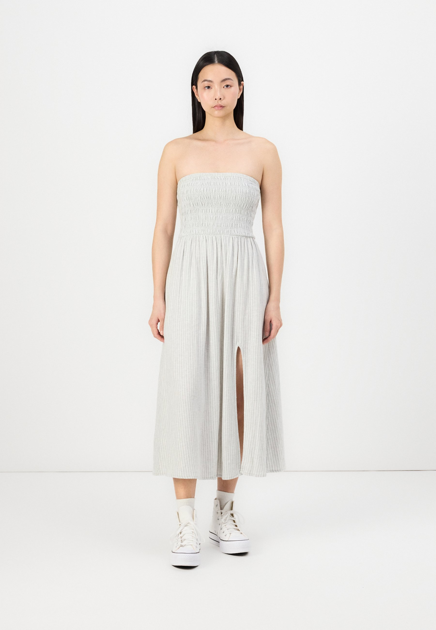 Hollister Co. STRAPLESS LINEN DROP WAIST CHANNELED MIDI DRESS - Day dress -  kringle/green - Zalando.co.uk